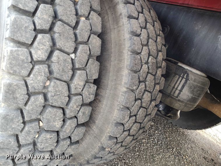 image for item YA0981 2013 Peterbilt  365 crane truck