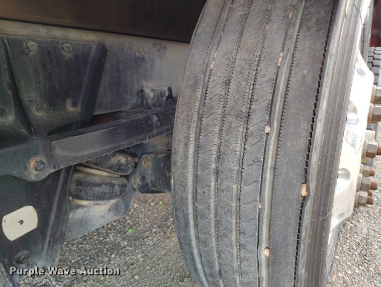 image for item YA0981 2013 Peterbilt  365 crane truck