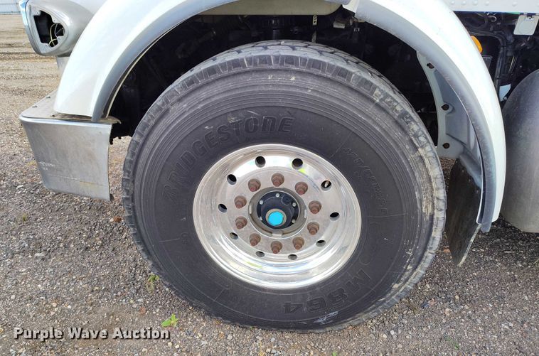 image for item YA0981 2013 Peterbilt  365 crane truck