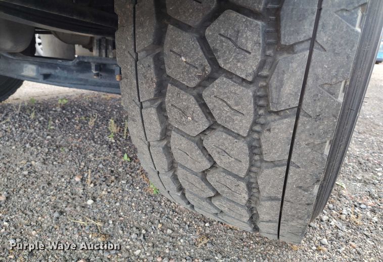 image for item YA0981 2013 Peterbilt  365 crane truck