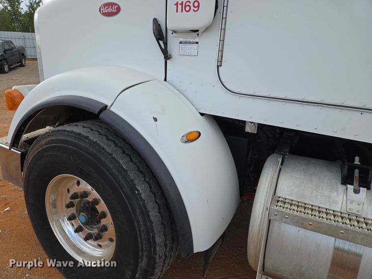 image for item YA1101 2012 Peterbilt 365 crane truck