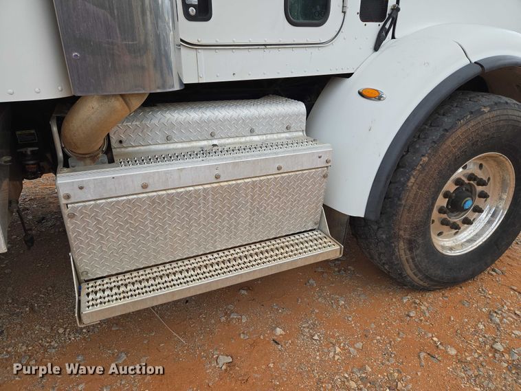 image for item YA1101 2012 Peterbilt 365 crane truck