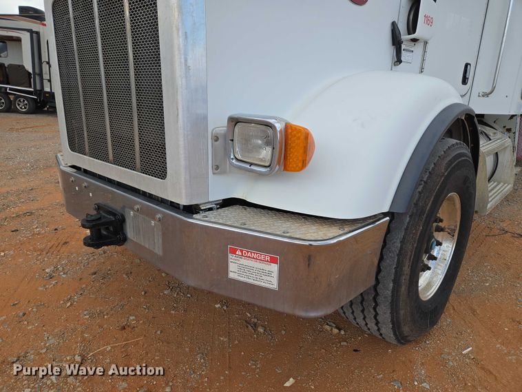 image for item YA1101 2012 Peterbilt 365 crane truck