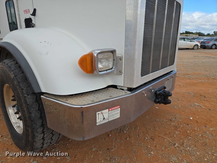 image for item YA1101 2012 Peterbilt 365 crane truck