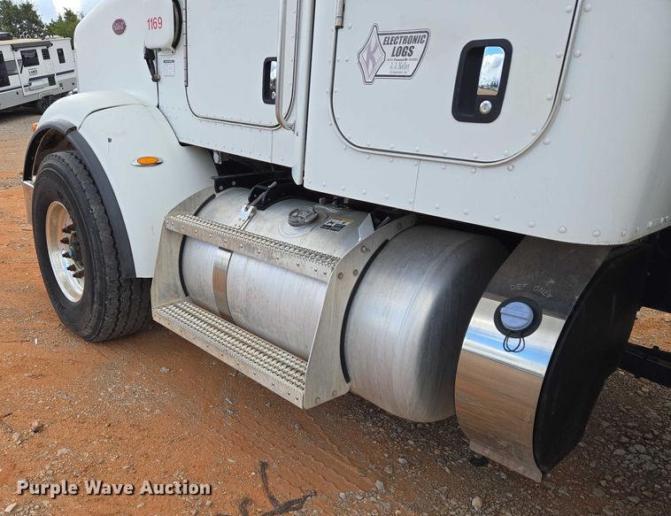 image for item YA1101 2012 Peterbilt 365 crane truck