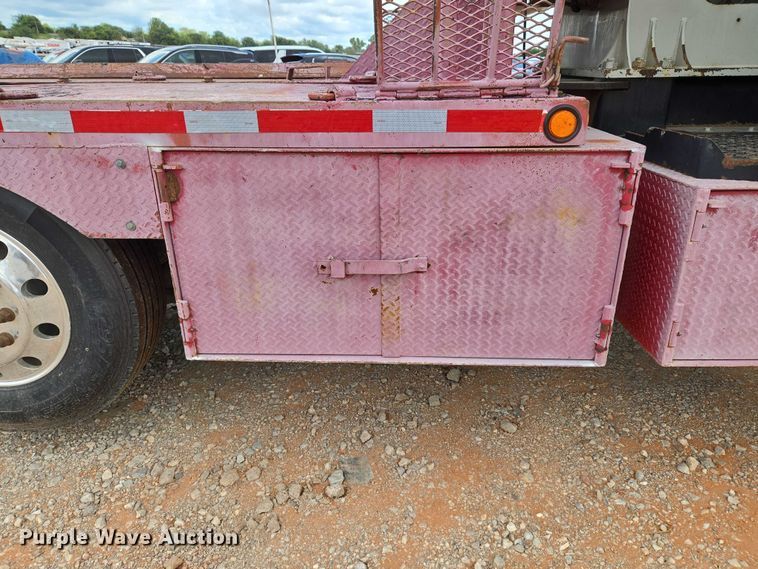 image for item YA1101 2012 Peterbilt 365 crane truck