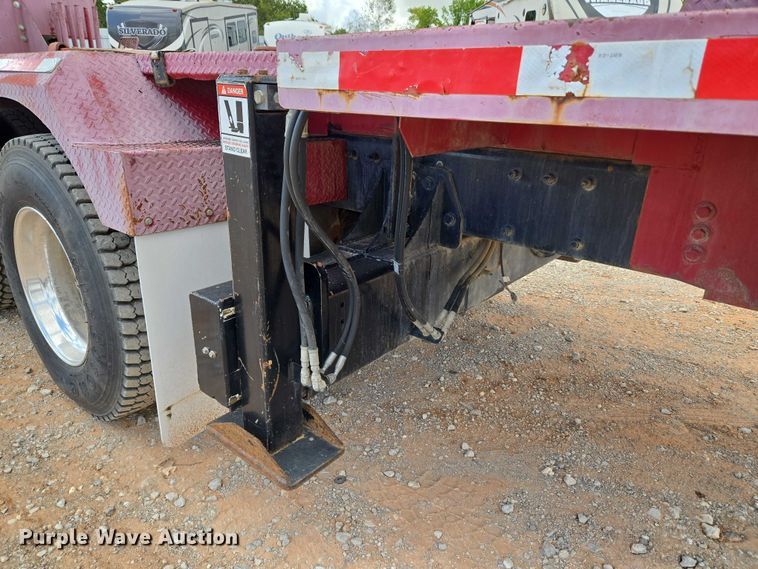 image for item YA1101 2012 Peterbilt 365 crane truck