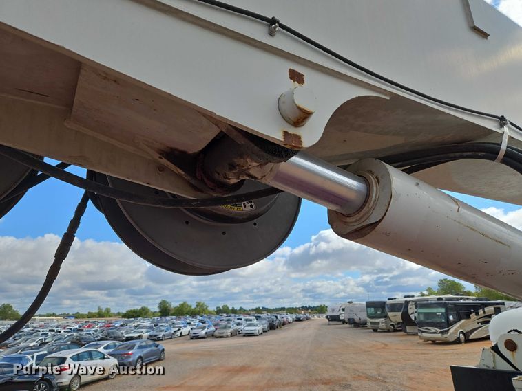 image for item YA1101 2012 Peterbilt 365 crane truck