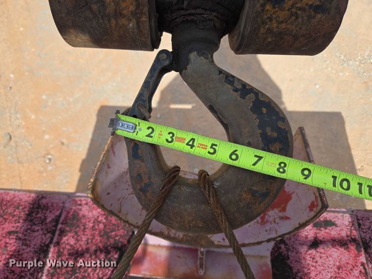 image for item YA1101 2012 Peterbilt 365 crane truck