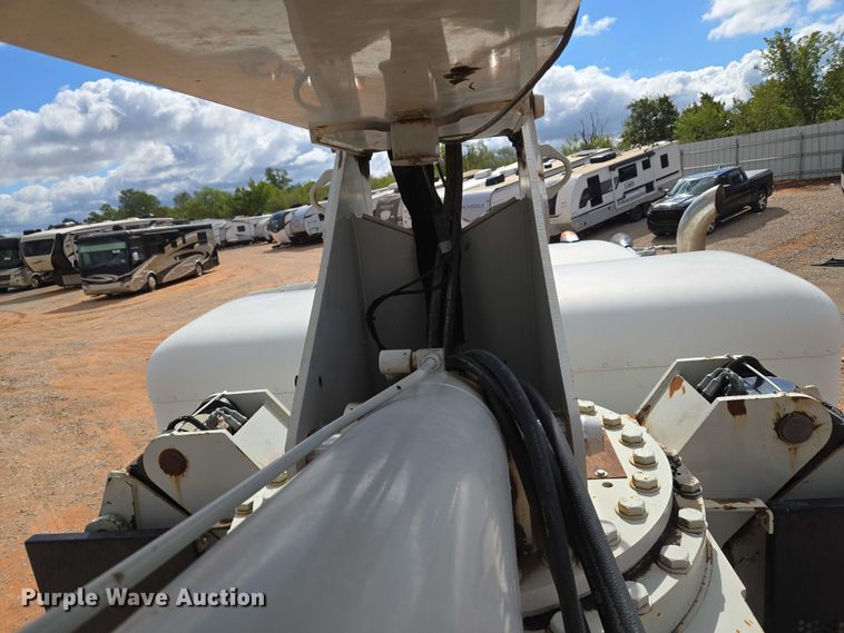 image for item YA1101 2012 Peterbilt 365 crane truck