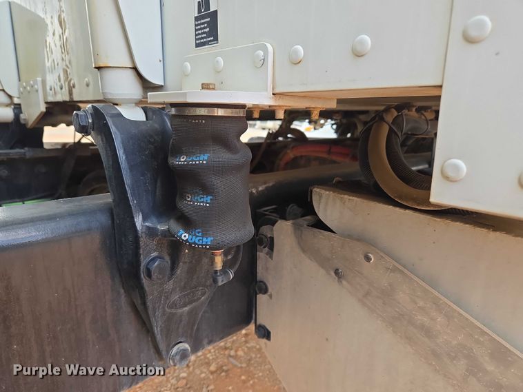 image for item YA1101 2012 Peterbilt 365 crane truck