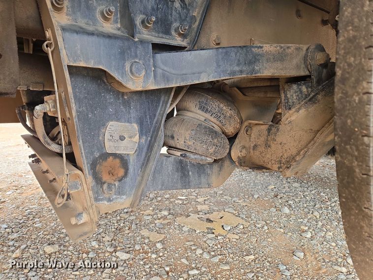 image for item YA1101 2012 Peterbilt 365 crane truck