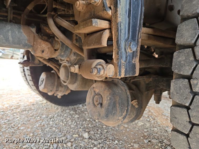 image for item YA1101 2012 Peterbilt 365 crane truck