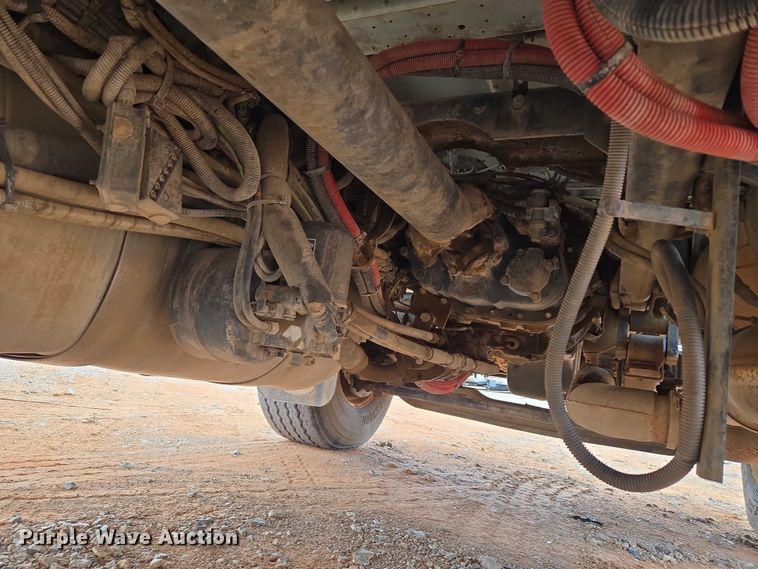 image for item YA1101 2012 Peterbilt 365 crane truck