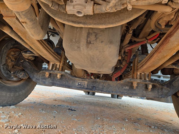 image for item YA1101 2012 Peterbilt 365 crane truck