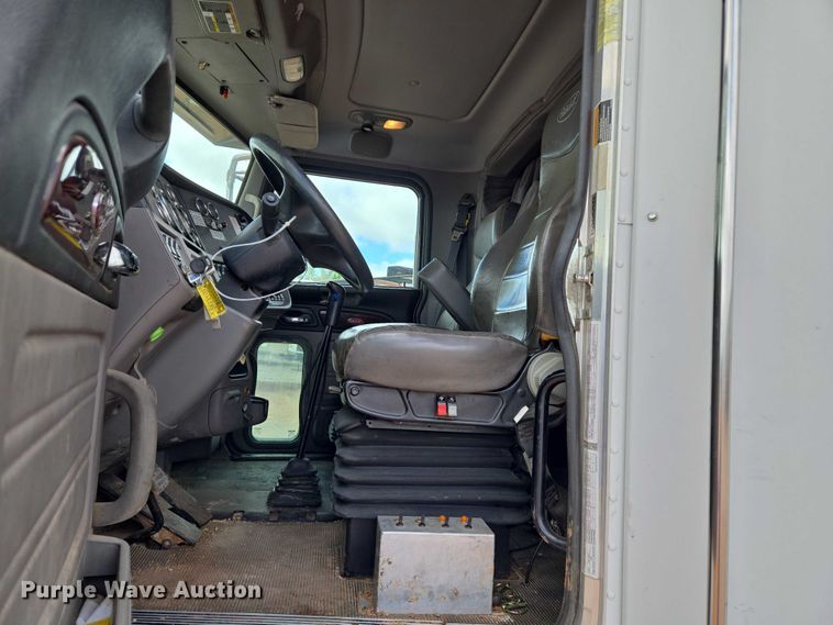 image for item YA1101 2012 Peterbilt 365 crane truck