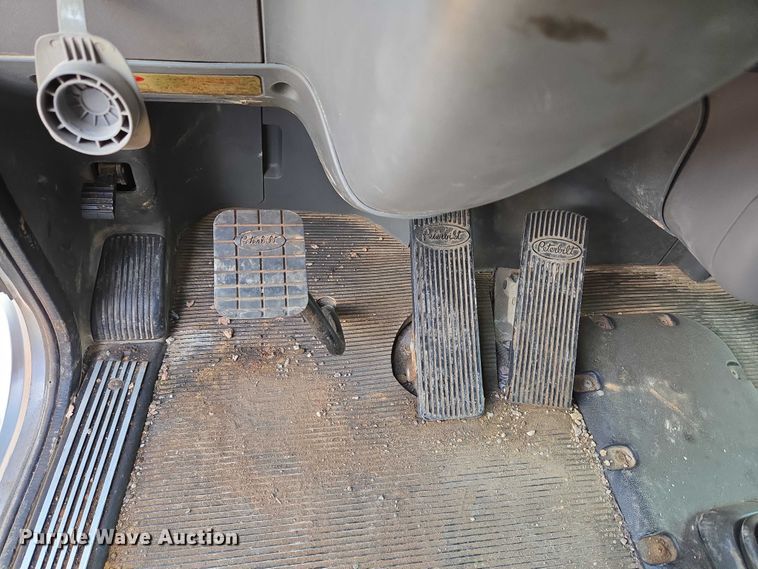 image for item YA1101 2012 Peterbilt 365 crane truck