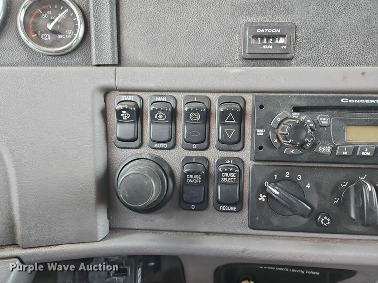 image for item YA1101 2012 Peterbilt 365 crane truck