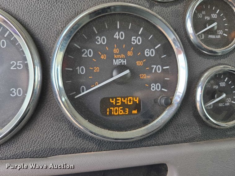 image for item YA1101 2012 Peterbilt 365 crane truck