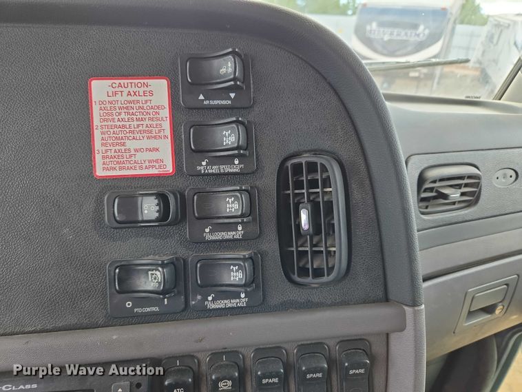 image for item YA1101 2012 Peterbilt 365 crane truck