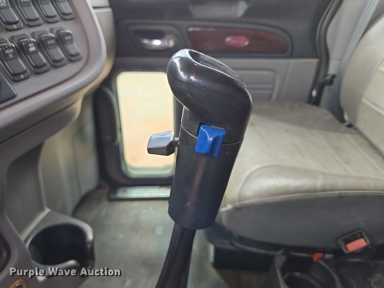 image for item YA1101 2012 Peterbilt 365 crane truck