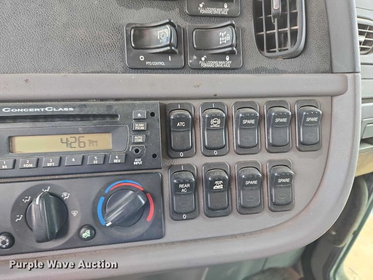 image for item YA1101 2012 Peterbilt 365 crane truck