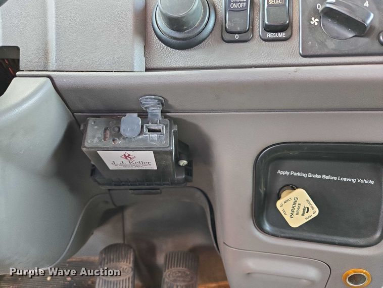 image for item YA1101 2012 Peterbilt 365 crane truck