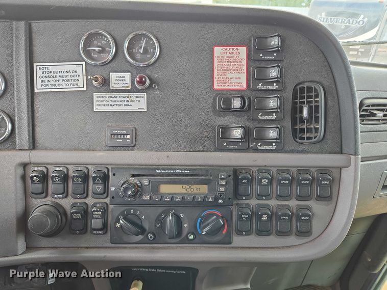 image for item YA1101 2012 Peterbilt 365 crane truck