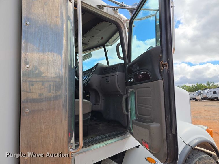 image for item YA1101 2012 Peterbilt 365 crane truck