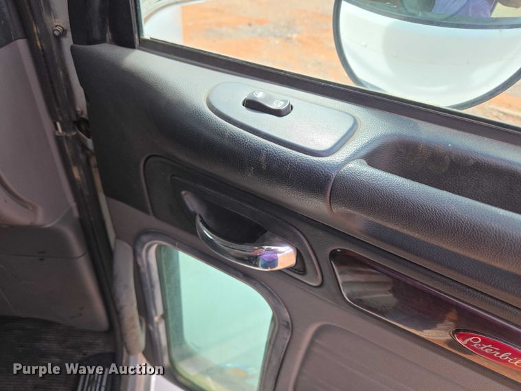 image for item YA1101 2012 Peterbilt 365 crane truck