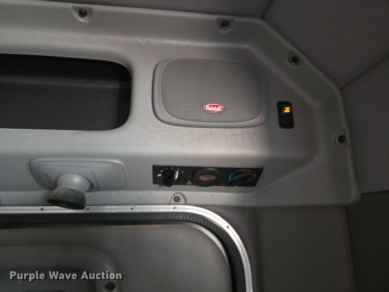 image for item YA1101 2012 Peterbilt 365 crane truck