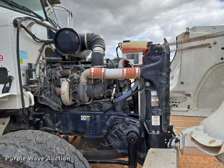 image for item YA1101 2012 Peterbilt 365 crane truck