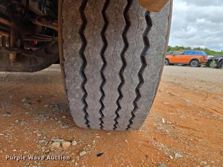 image for item YA1101 2012 Peterbilt 365 crane truck