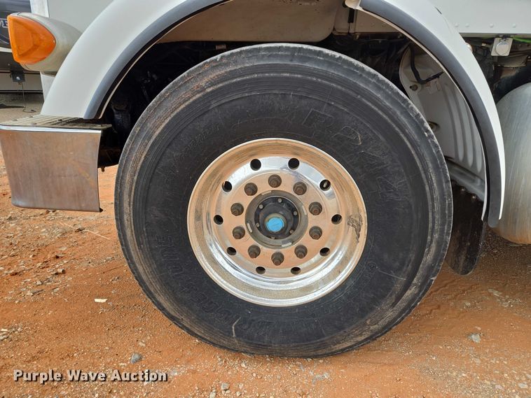 image for item YA1101 2012 Peterbilt 365 crane truck