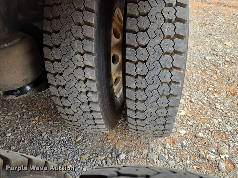 image for item YA1101 2012 Peterbilt 365 crane truck