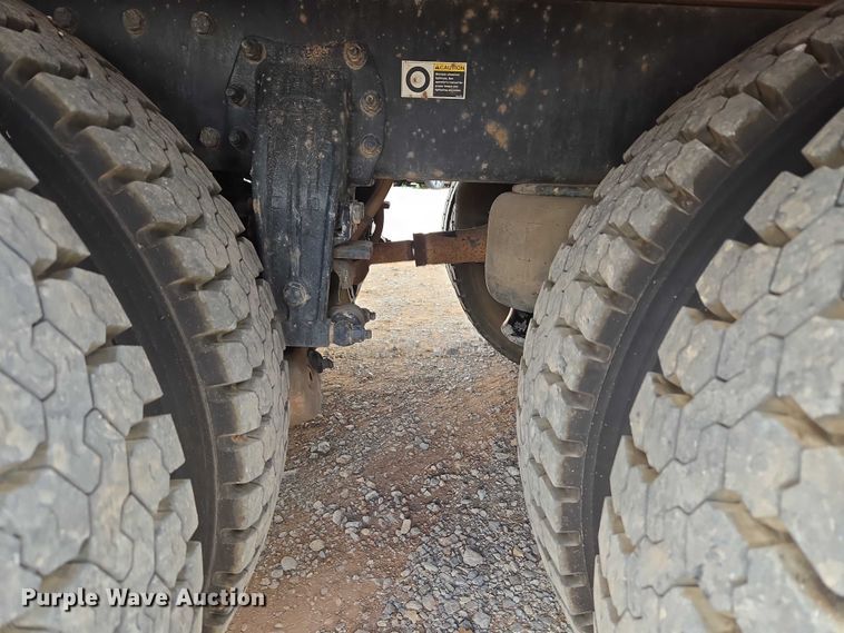 image for item YA1101 2012 Peterbilt 365 crane truck