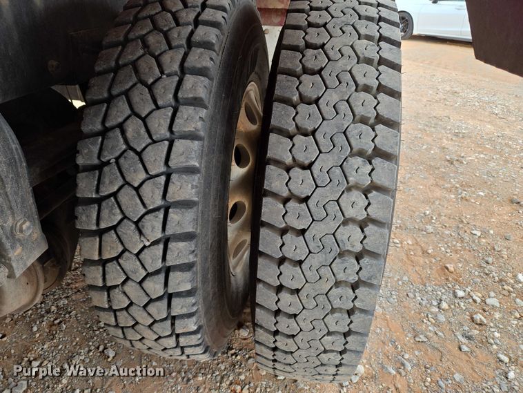 image for item YA1101 2012 Peterbilt 365 crane truck