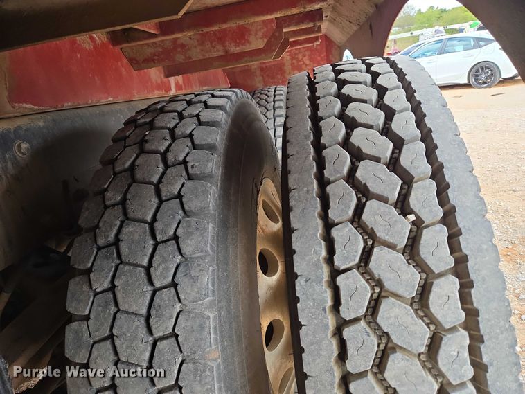 image for item YA1101 2012 Peterbilt 365 crane truck