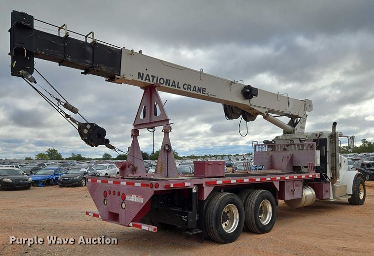 image for item YA1102 2013 Peterbilt 365  crane truck