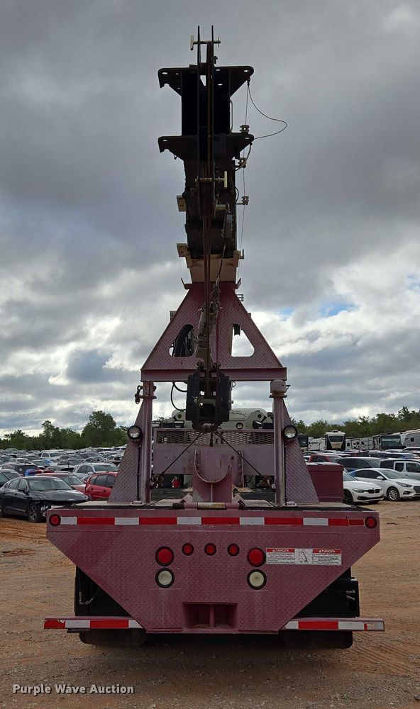 image for item YA1102 2013 Peterbilt 365  crane truck