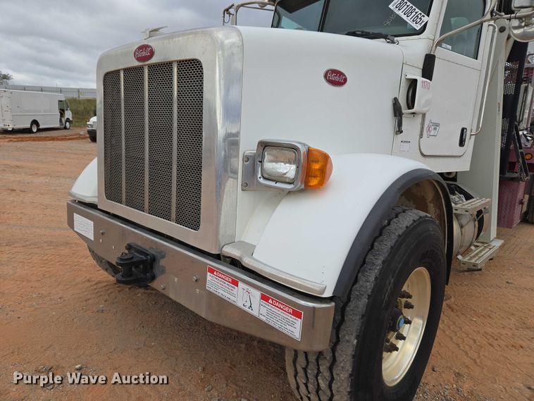 image for item YA1102 2013 Peterbilt 365  crane truck