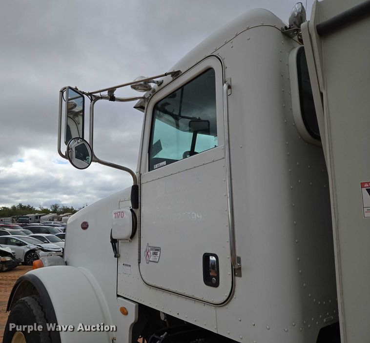 image for item YA1102 2013 Peterbilt 365  crane truck