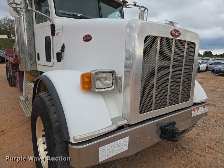 image for item YA1102 2013 Peterbilt 365  crane truck