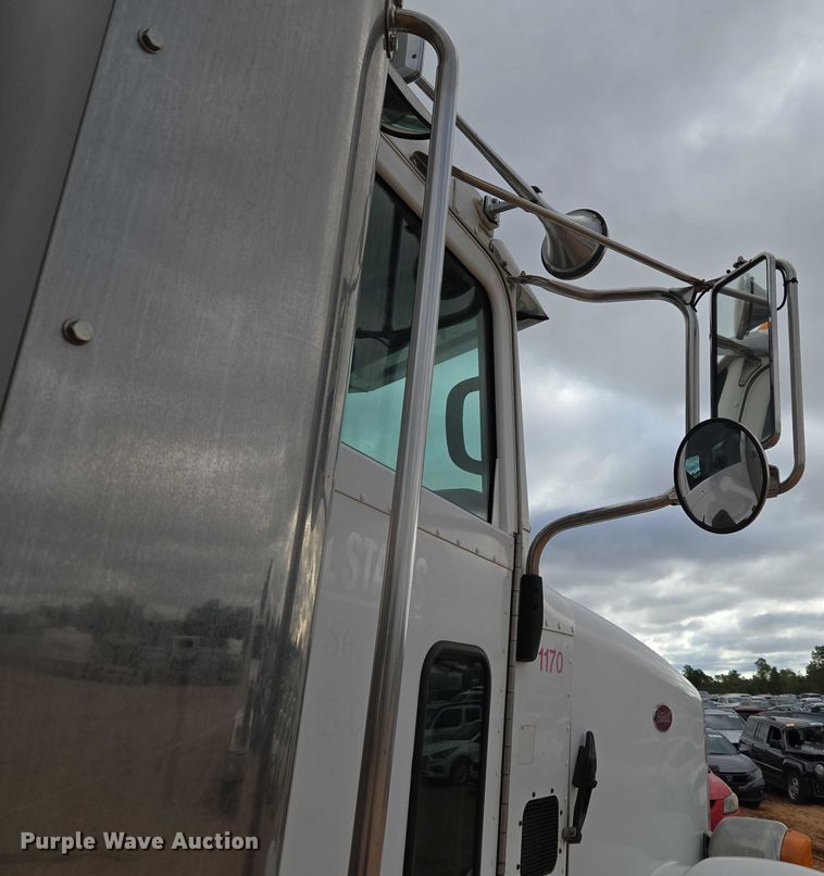 image for item YA1102 2013 Peterbilt 365  crane truck