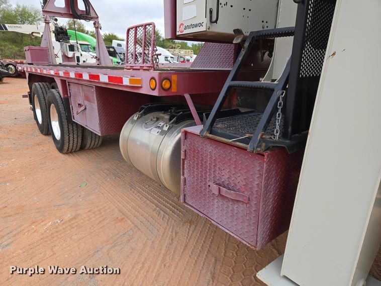 image for item YA1102 2013 Peterbilt 365  crane truck