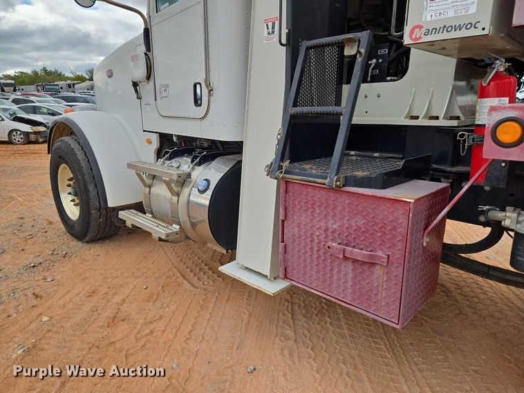 image for item YA1102 2013 Peterbilt 365  crane truck