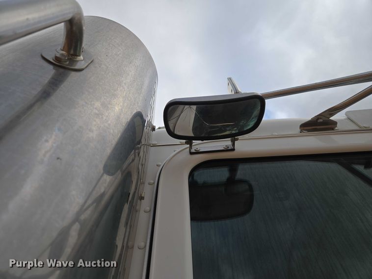 image for item YA1102 2013 Peterbilt 365  crane truck