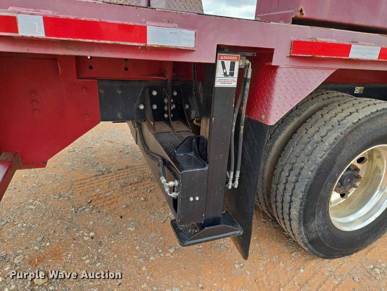image for item YA1102 2013 Peterbilt 365  crane truck