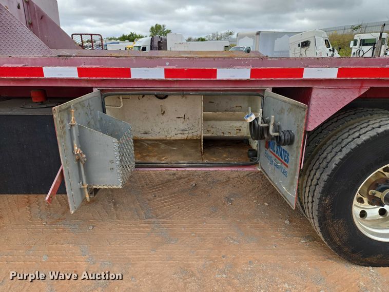 image for item YA1102 2013 Peterbilt 365  crane truck