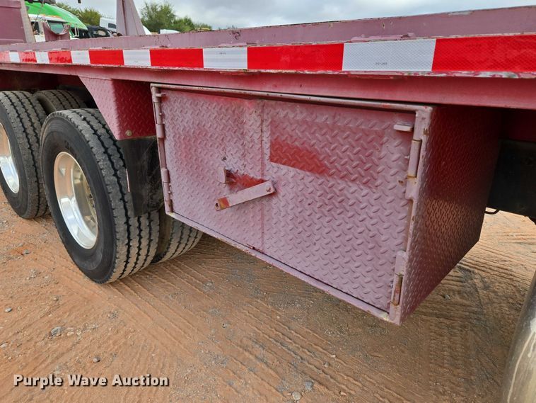 image for item YA1102 2013 Peterbilt 365  crane truck